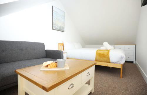 Gloucester Rd By N And N Stays, Newly Refurbed 6 Bed all ensuite house by N And N Stays Ltd, Perfect for contractors and Corporate stays, Close to YTL Arena Site, Pvt Parking for Vans and and work vehicles, Wifi - Foto 41