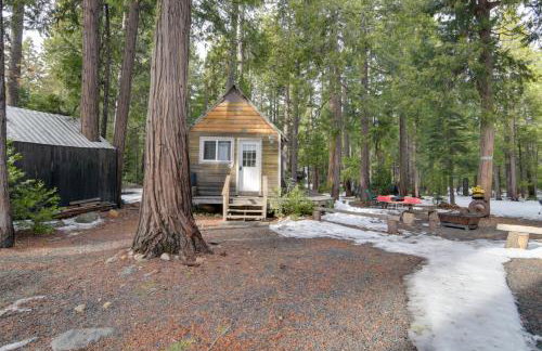 Walk to Trails and Butte Creek Cozy Retreat with Deck - Foto 13