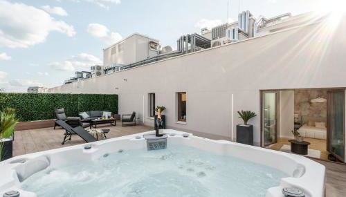 Brand New! Private Jacuzzi - Terrace - Parking - Foto 1, sunbed