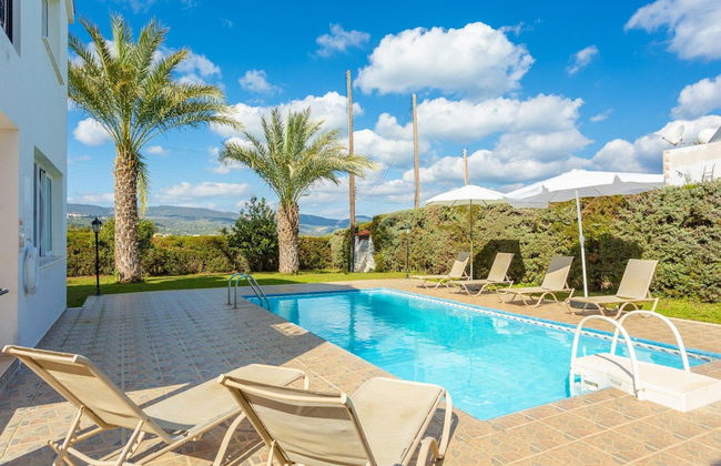 Villa Iliada Large Private Pool Walk to Beach A C Wifi Car Not Required - 2143 - Foto 10