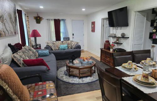 Charming 3 bedroom 2 bath home in Bloomfield with wishing well - Foto 59