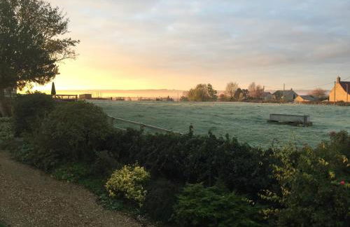 Rew Farm Country and Equestrian Accommodation - Sunset Lodge - Photo 41