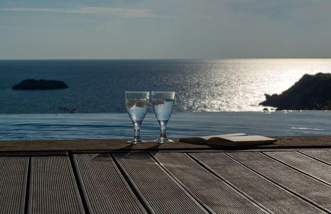 Absolute Villa by Stylish Stays - Photo 35