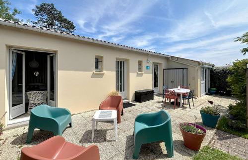 Maison rénovée, à 300m de la plage et proche commerces, avec terrasse et jardin, tout confort - FR-1-361-131 - Photo 3