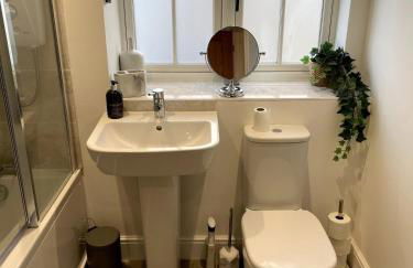 Spacious Family Friendly Cottage - Photo 34