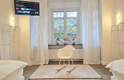 122qm-Apartment - 4 Zimmer I Zentral I Küche I Balkon I Parken I WLAN - Foto 9