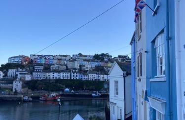 Mariners Cottage - Waters edge Fisherman's Cottage, Harbour & Sea Views & Free Dedicated Parking - Photo 4