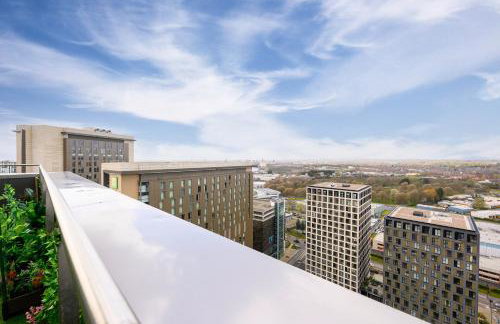 Penthouse Skyline – 2BR, Massive Terrace Retreat - Foto 21