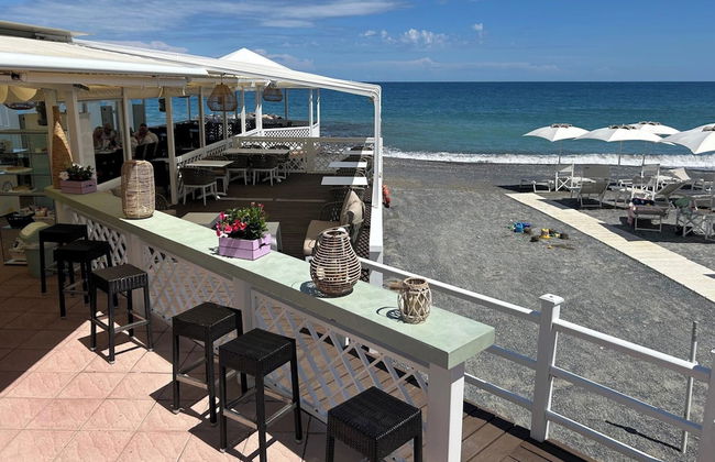 1 Bed Cottage Sleeps 4 Private Garden - Pool - Photo 11