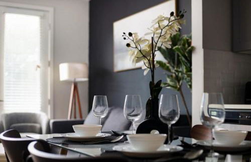 Chic 1BR w Gym & Parking Near Rvrwalk & Dome - Foto 57