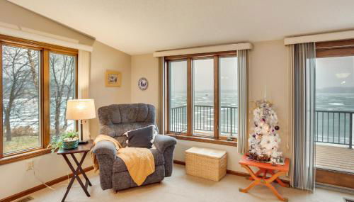 Spacious Lakefront Home with Spectacular Views! - Foto 4