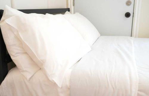 Cozy 2B1B Guest House with Private Entrance and Parking - Foto 10