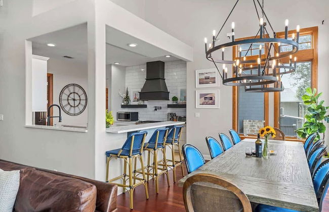 Luxurious Lake Park House: Sleeps 25, Pool, Hot-tub, Firepit and Game Room! - Photo 7