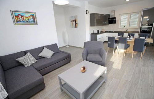 Modern Guest House Rak with beautiful pool - Photo 18