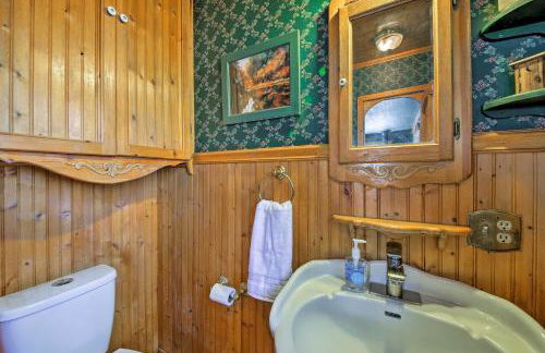 Walk to Lake Cabin with Deck and Views in Fawnskin - Foto 11