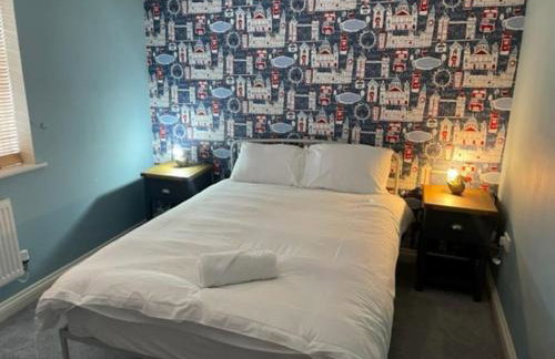 Large 5 Bedroom Family home with parking and WI-FI - Foto 7