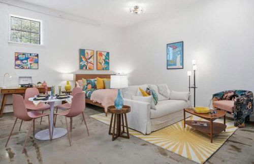 The Ella Stylish King Studio in LaVilla Pool - Photo 15