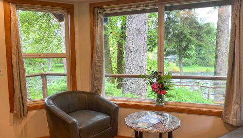 The River House with Deck, on McKenzie River! - Photo 5