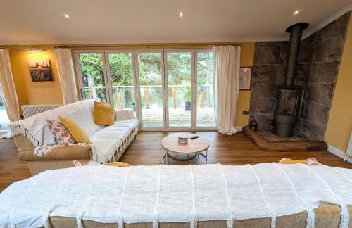 Hot Tub, Lake View, Peaceful Woodland Retreat - Photo 17