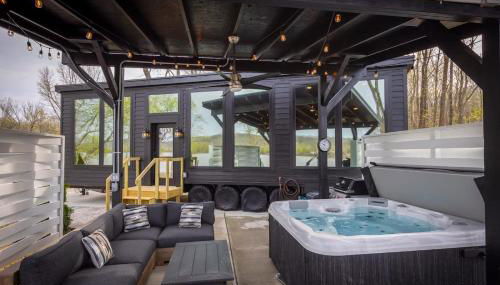 Black Tie Affair - Eloquent Riverfront Experience - Photo 4