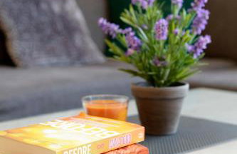 Modern 2-Bed Apt, Late check in available - Photo 34