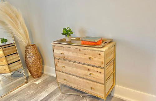 Luxury 4 bedroom 2 bath Lake Views - Photo 31