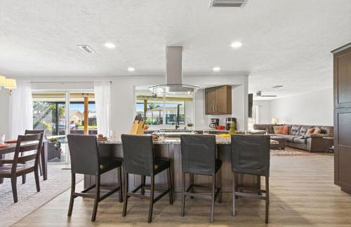 Charm and Old Florida Vibe , Heated Pool & Spa - Villa Parisian Paradise - Roelens - Photo 13