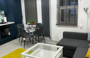 Stunning 2 bed apartment located on high street, 5 minutes from New Cross station, free parking, 1 minute from famous 5 star Lit shisha bar and restaurant - Foto 7