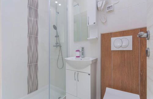 Villa in Skitaca with Pool and Sea Views - Photo 17