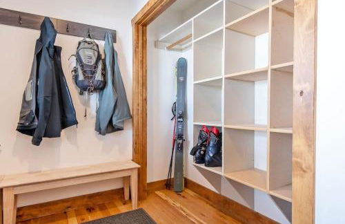 Family Fun Fireplace & Huge Deck - Photo 40