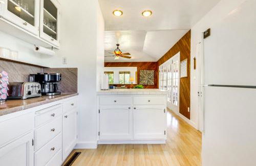 Private Hot Tub with Water Views Lower Lake Getaway - Foto 8