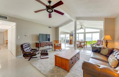 Family Home with Stunning Water Views in Tavares! - Photo 4