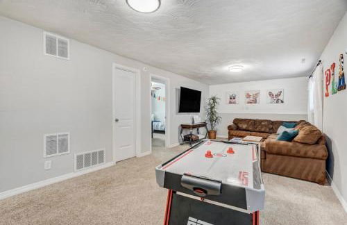 Family Friendly Getaway-4BR-Playset-Trampoline - Foto 25