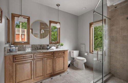 Two Cabins Retreat in Woods Resort - Dog-Friendly - Foto 30