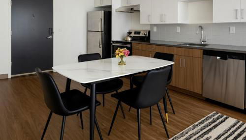 Upscale 2BR Apt Rooftop Deck and Fitness - Foto 5