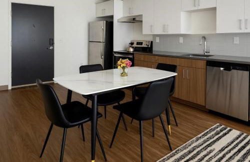 Upscale 2BR Apt Rooftop Deck and Fitness - Foto 5