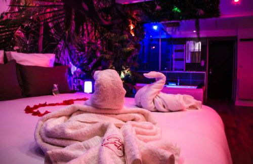 SECRET SUITE "Jungle" - Jacuzzi privatif - Gare RER C - Proche Paris - Foto 16