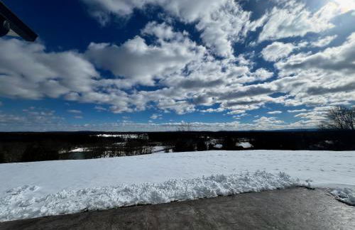 New Farmhouse, King Beds, Game Room, Hot Tub & View! - Foto 33