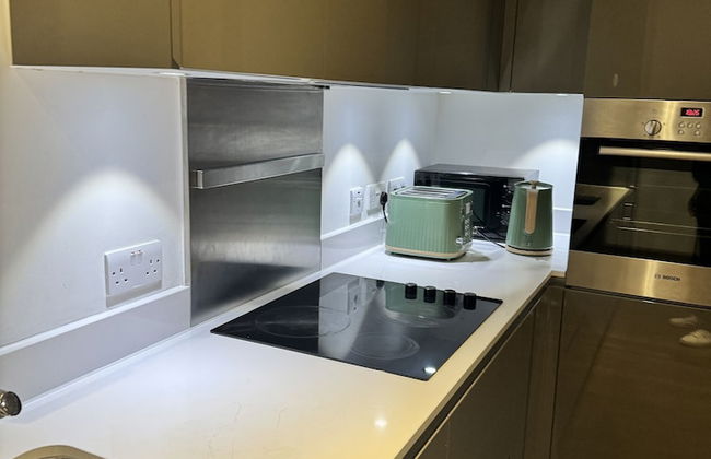 Phoenix 2 Bedroom Apartment in london - Photo 12