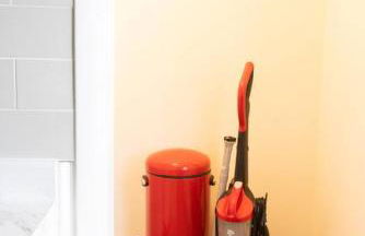 Private Modern 1st Flr 3 Bed Apt Close to Downtown - Foto 17