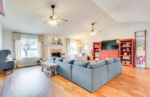 Lakefront Home with Private Dock in Grove - Foto 4