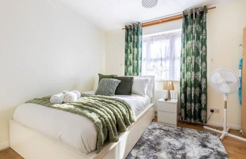 Cozy Family-Friendly House (3mins from Erith and Slade Green station) - Photo 16
