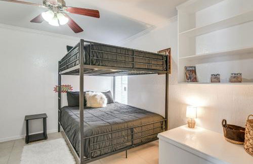 Less Than 1 Mi to Beach Galveston Condo with Fenced Patio - Foto 15