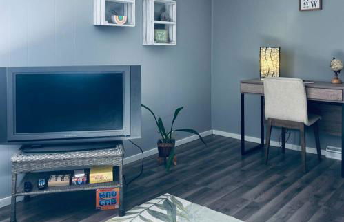 1 BR Cozy Apartment with Fire Pit Short walk to town - Foto 12