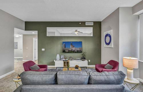 HUGE Panoramic SkySuite w/ Downtown VIEWS: Gym - Photo 8