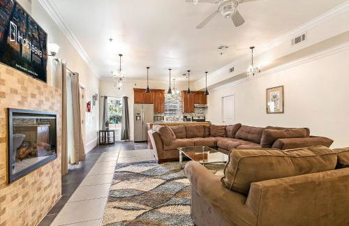 Modern 4BR City Condo 5min drive to FQ - Foto 50