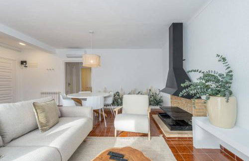 Milenial Immo Llotja Apartamento a 100 mts de la playa de Roses - Foto 2