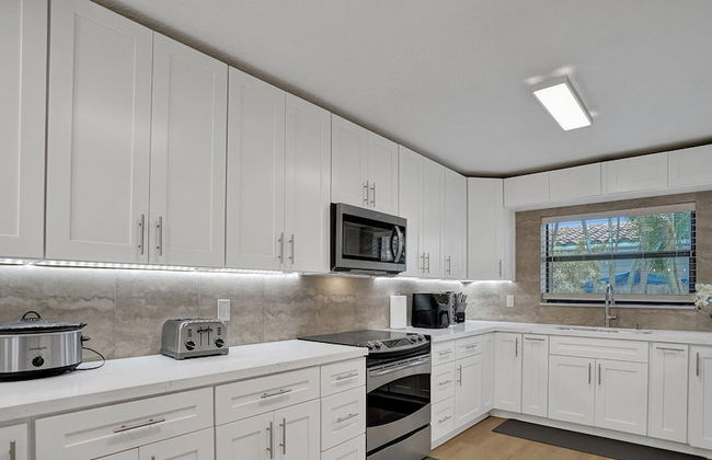 Modern Chic 7-BR with Pool & Gameroom - Foto 23