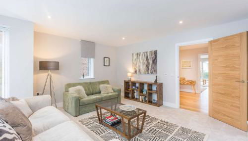 Stylish new Home With Parking - King Beds Garden - Foto 4