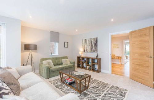 Stylish new Home With Parking - King Beds Garden - Foto 4